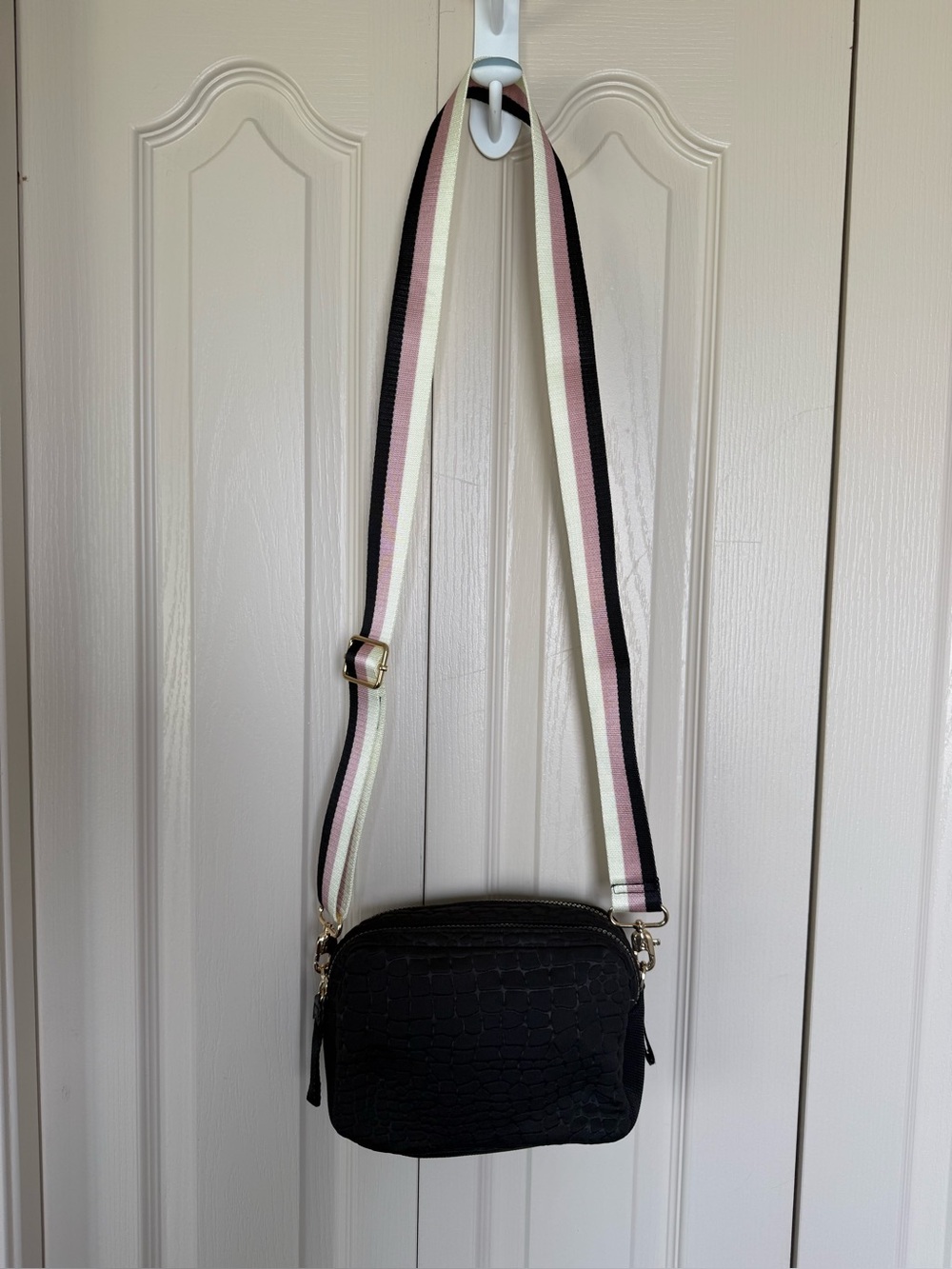 Stella & Dot Crush It Camera Bag